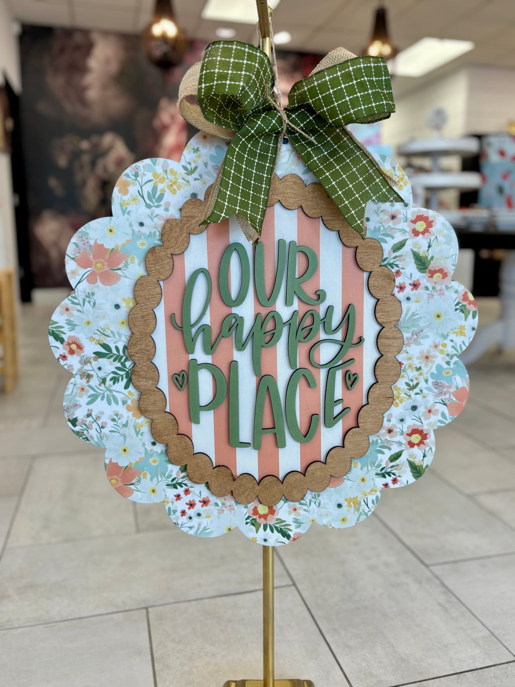 OUR HAPPY PLACE SCALLOPED SIGN