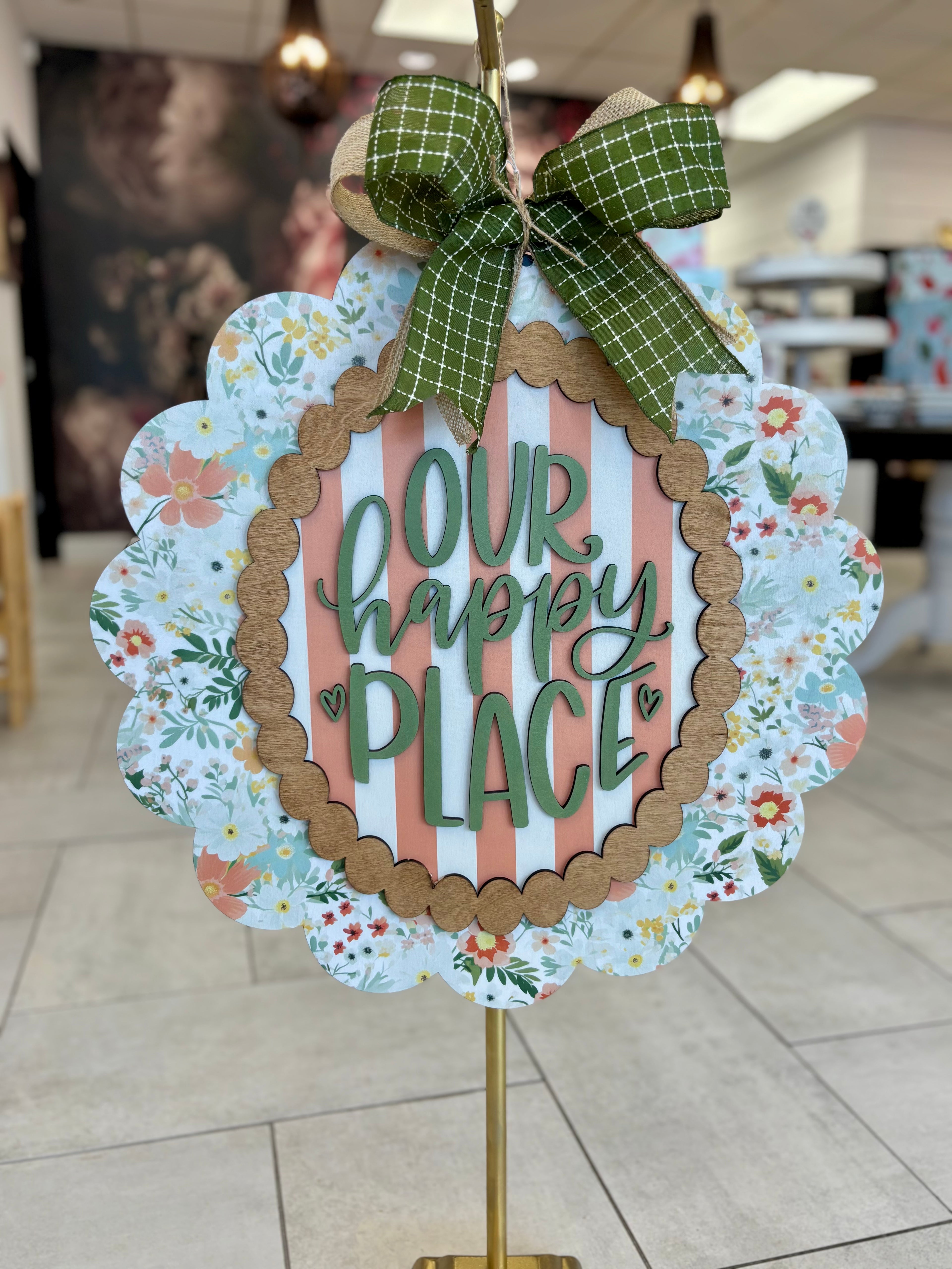 OUR HAPPY PLACE SCALLOPED SIGN