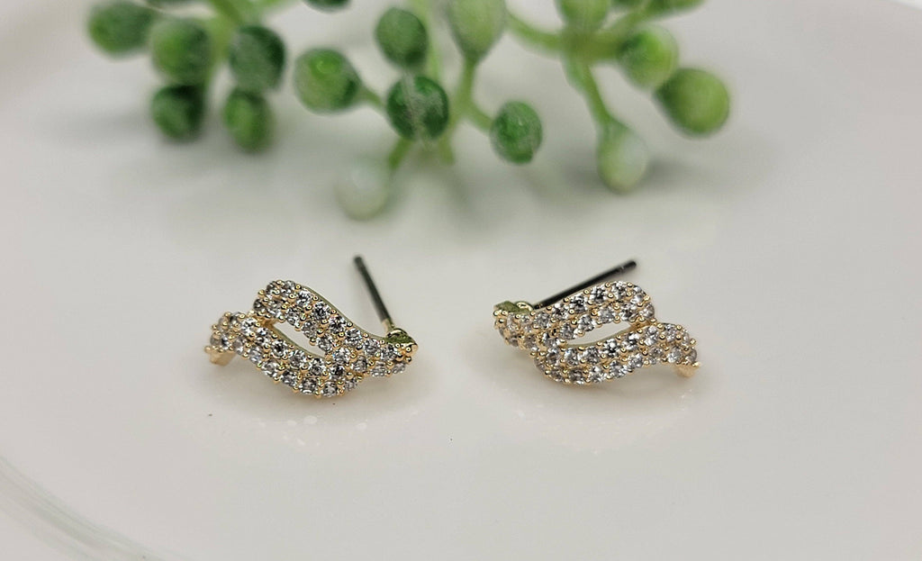 Cz Classy Wave Post Earring