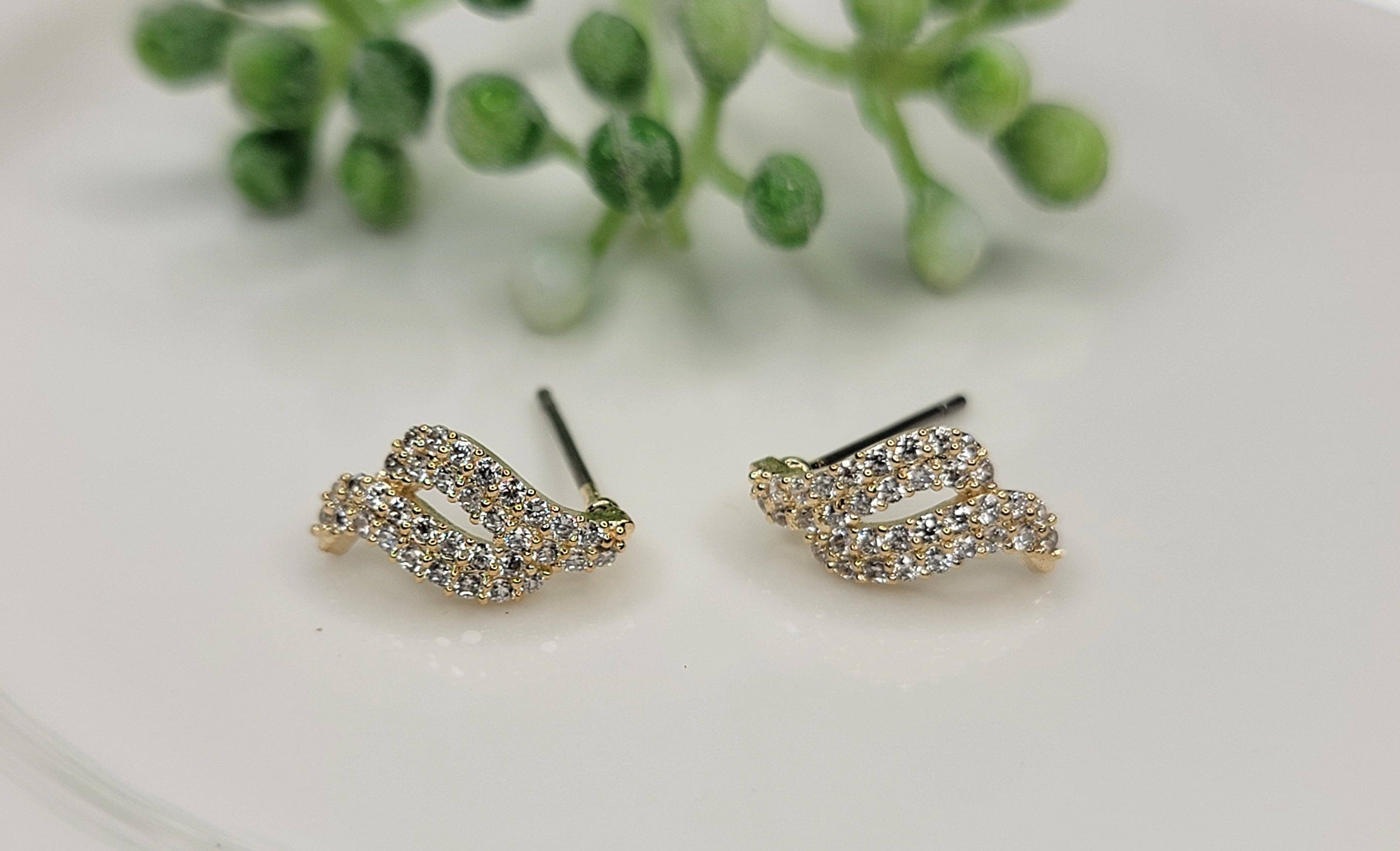 Cz Classy Wave Post Earring